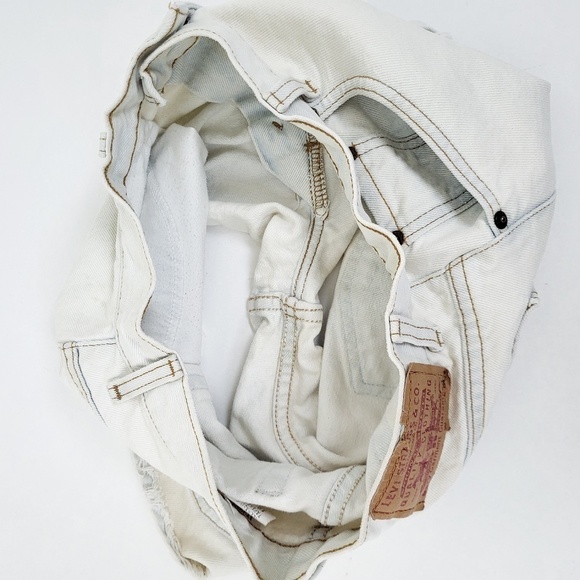 *Free with Purchase* Levi’s Denim Shorts Cut Off's 550 Cheeky Frayed Distressed - Picture 7 of 7